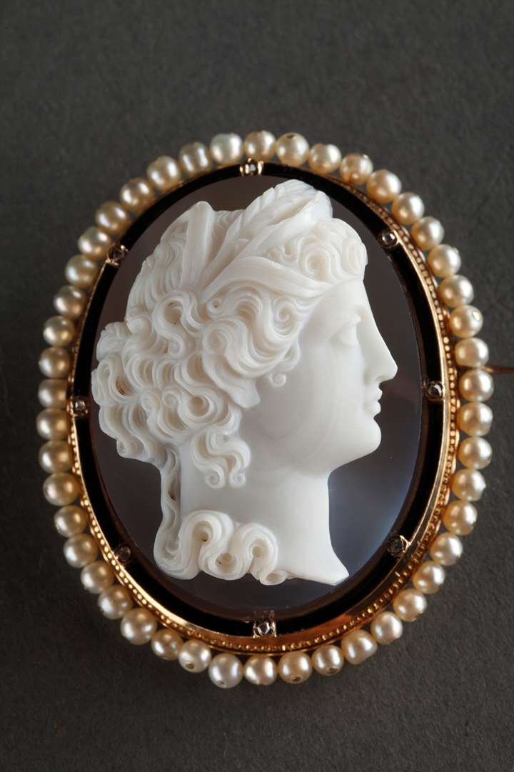Gold-Mounted Agate Cameo Brooch